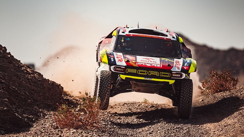 Svezl jsem se s továrním Raptorem Martina Prokopa na trati Dakaru! Ještě teď hledám vhodná slušná slova